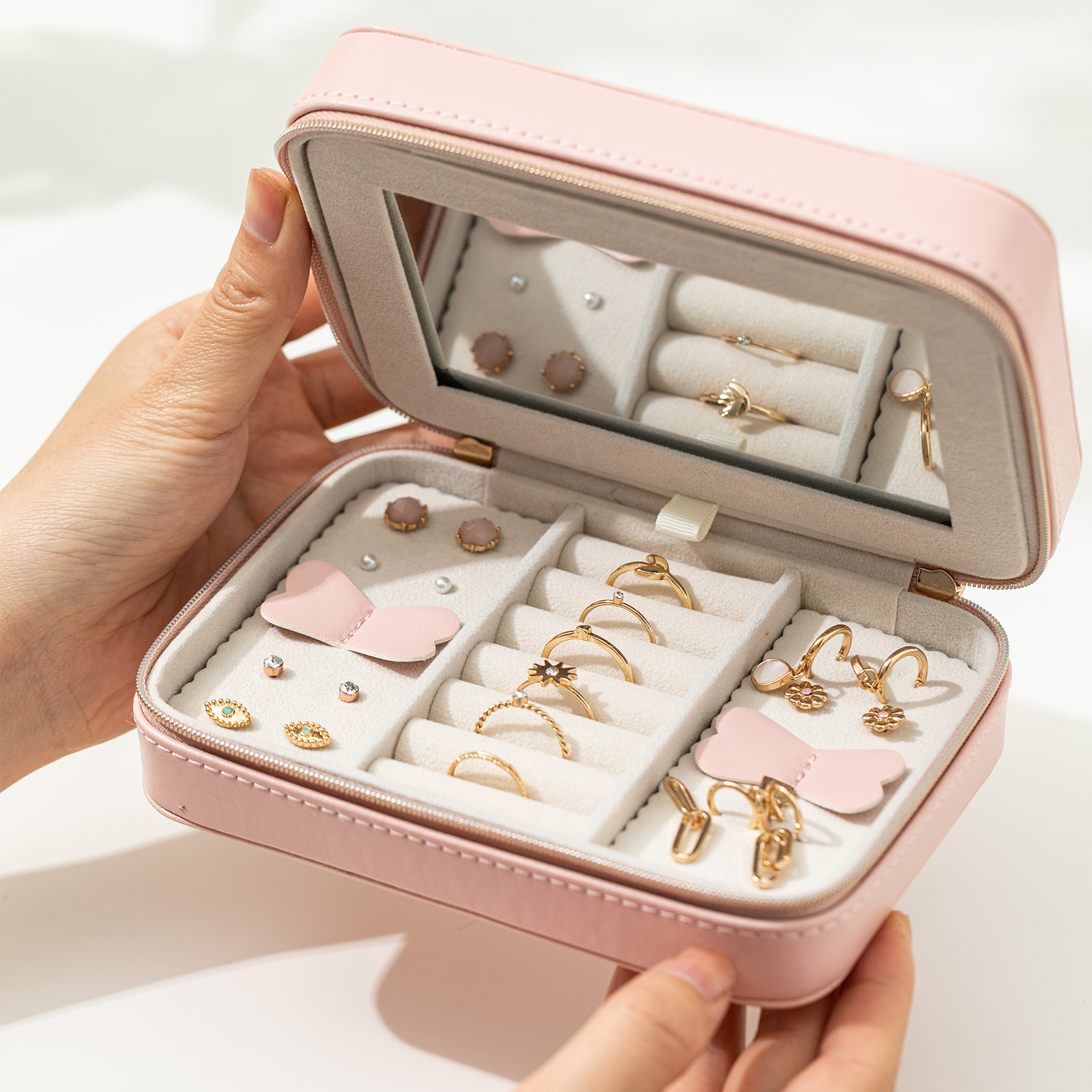 Why PU Leather is the Most Suitable Material for Jewelry Organizer Travel Box